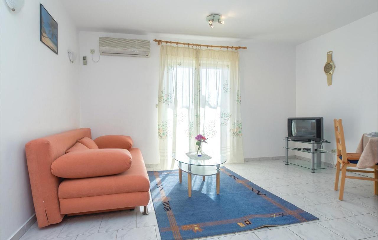2 Bedroom Amazing Apartment In Supetar Ngoại thất bức ảnh