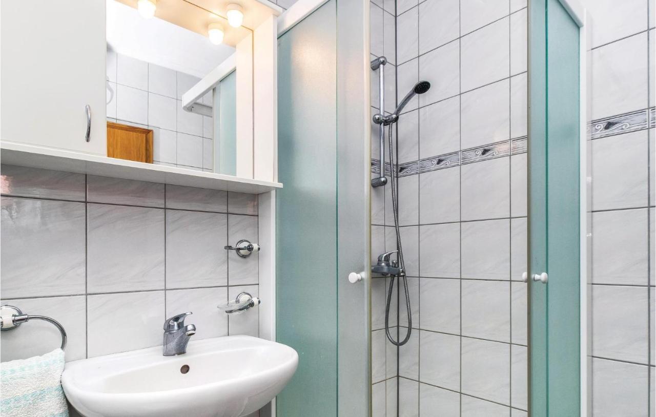 2 Bedroom Amazing Apartment In Supetar Ngoại thất bức ảnh
